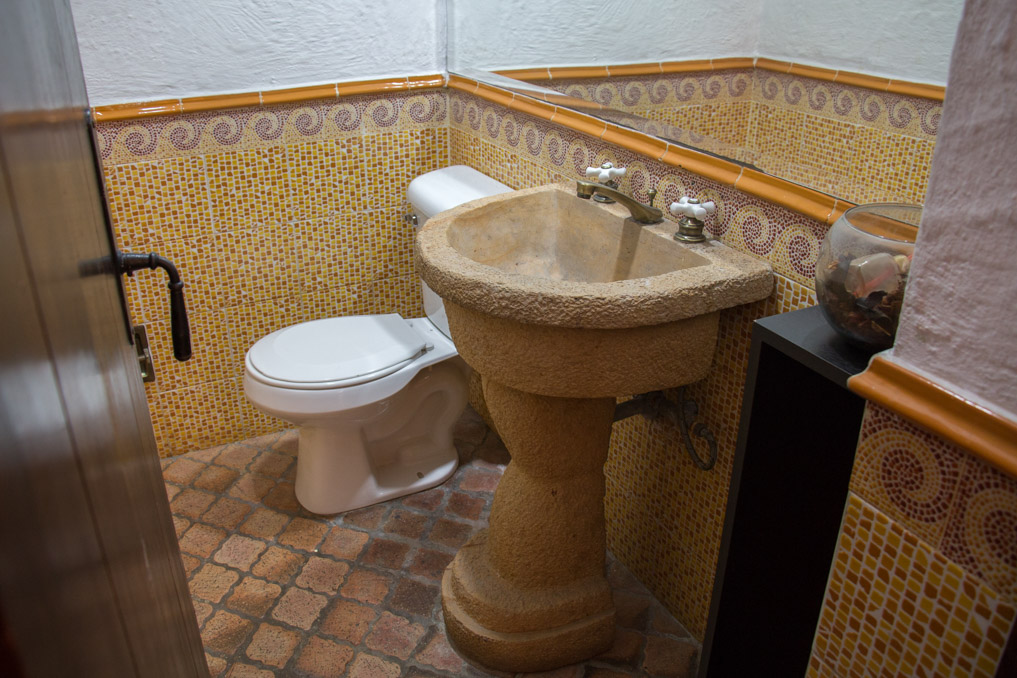 Imagen extraída de https://davivienda-bienes-cms.s3.amazonaws.com/000000001049_VEREDA_CHOCONTAME_CA_22_BANO_4f1b334640.jpg