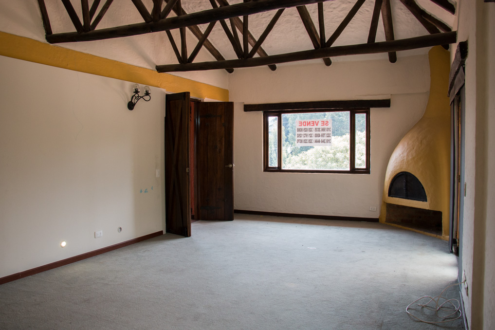 Imagen extraída de https://davivienda-bienes-cms.s3.amazonaws.com/000000001049_VEREDA_CHOCONTAME_CA_22_HABITACION_PRINCIPAL_6652f57e7a.jpg