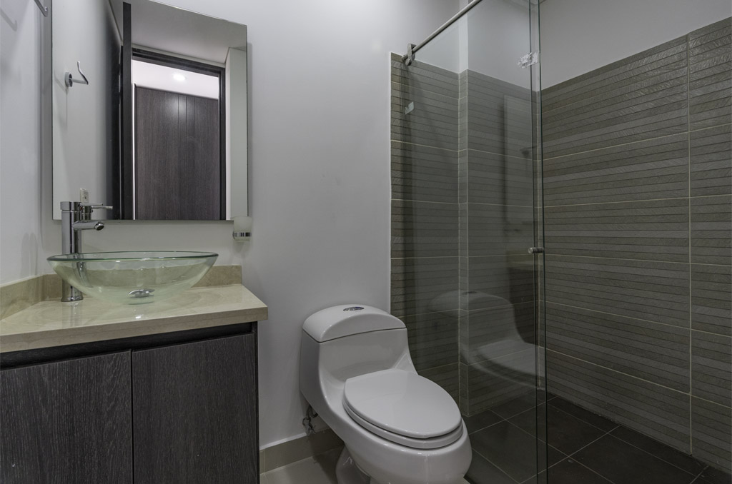 Imagen extraída de https://davivienda-bienes-cms.s3.amazonaws.com/0c183_14_bano_habitacion_1_cc9a2336ea.jpg
