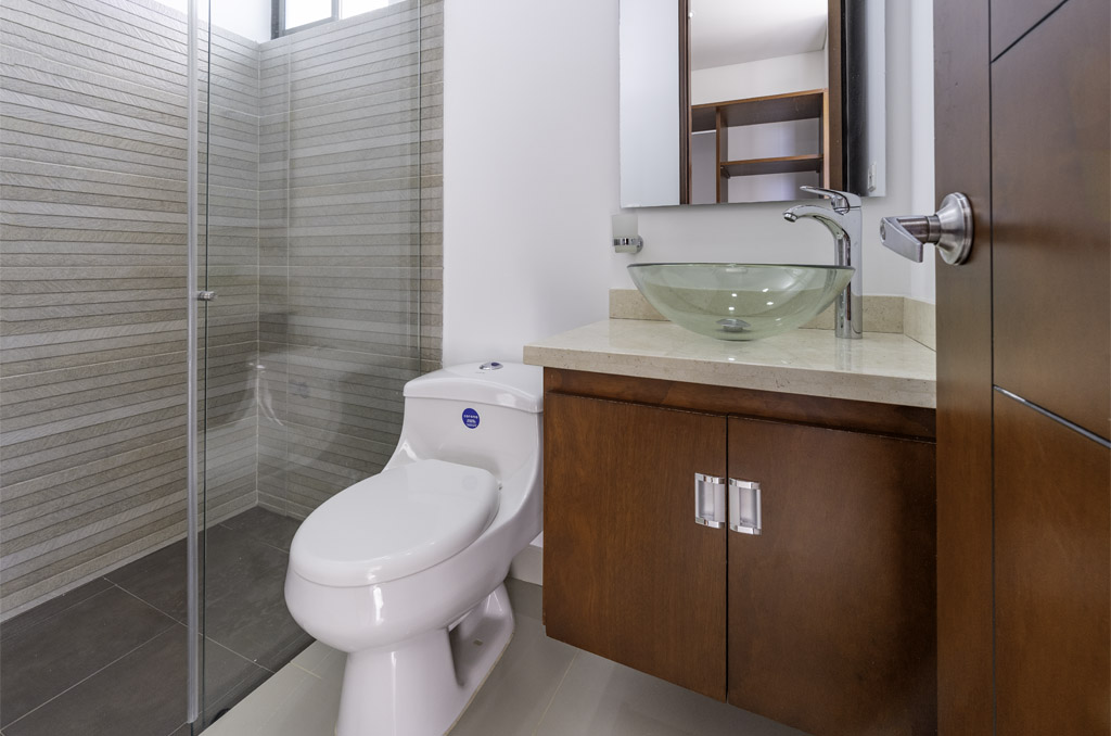 Imagen extraída de https://davivienda-bienes-cms.s3.amazonaws.com/1aa19_19_bano_habitacion_3_f15deaaa43.jpg