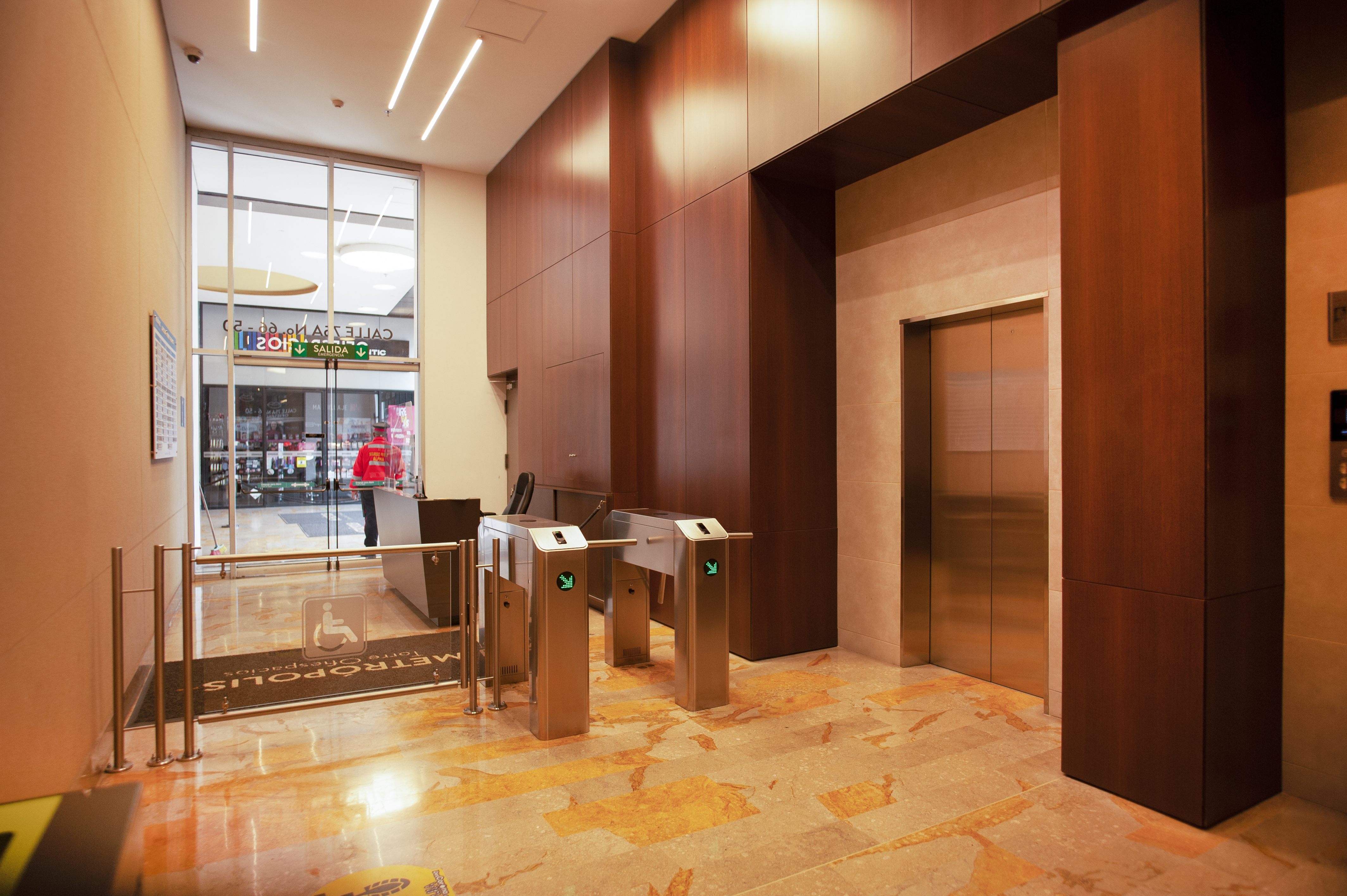 Imagen extraída de https://davivienda-bienes-cms.s3.amazonaws.com/3_Fachada_Interior_Torre_9cbd944aed.jpg