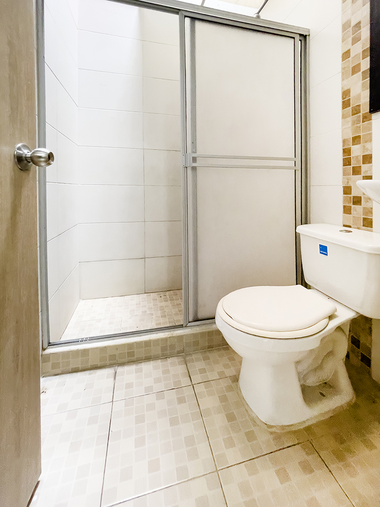 Imagen extraída de https://davivienda-bienes-cms.s3.amazonaws.com/7_Bano_6806f4b6db.jpg