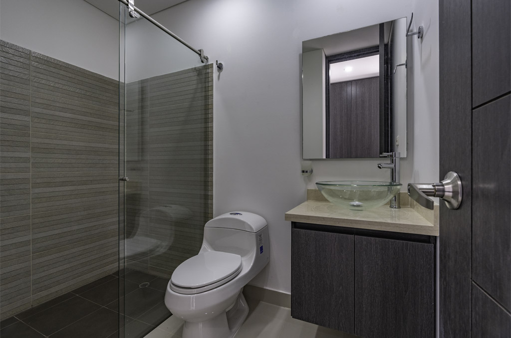 Imagen extraída de https://davivienda-bienes-cms.s3.amazonaws.com/ac881_13_bano_habitacion_1_65d7278784.jpg