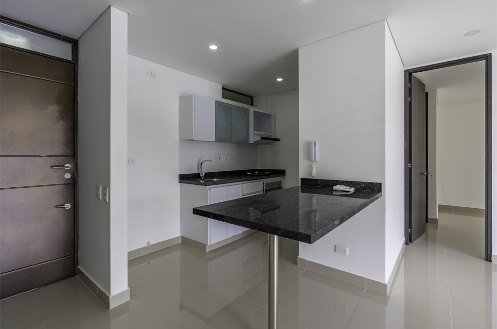 Imagen extraída de https://davivienda-bienes-cms.s3.amazonaws.com/b74c2_06_entrada_principal_y_cocina_ee56d333eb.jpg